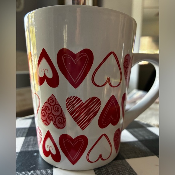 Heart Patterned Red and White Mug - Picture 2 of 6